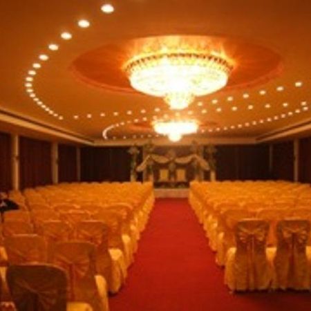 The Shelton Grand Hotel Bangalore Exterior photo
