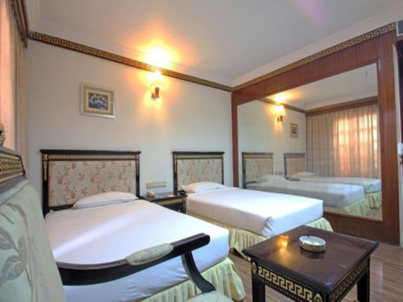 The Shelton Grand Hotel Bangalore Exterior photo