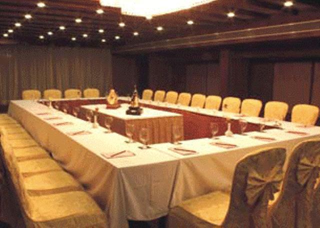 The Shelton Grand Hotel Bangalore Exterior photo